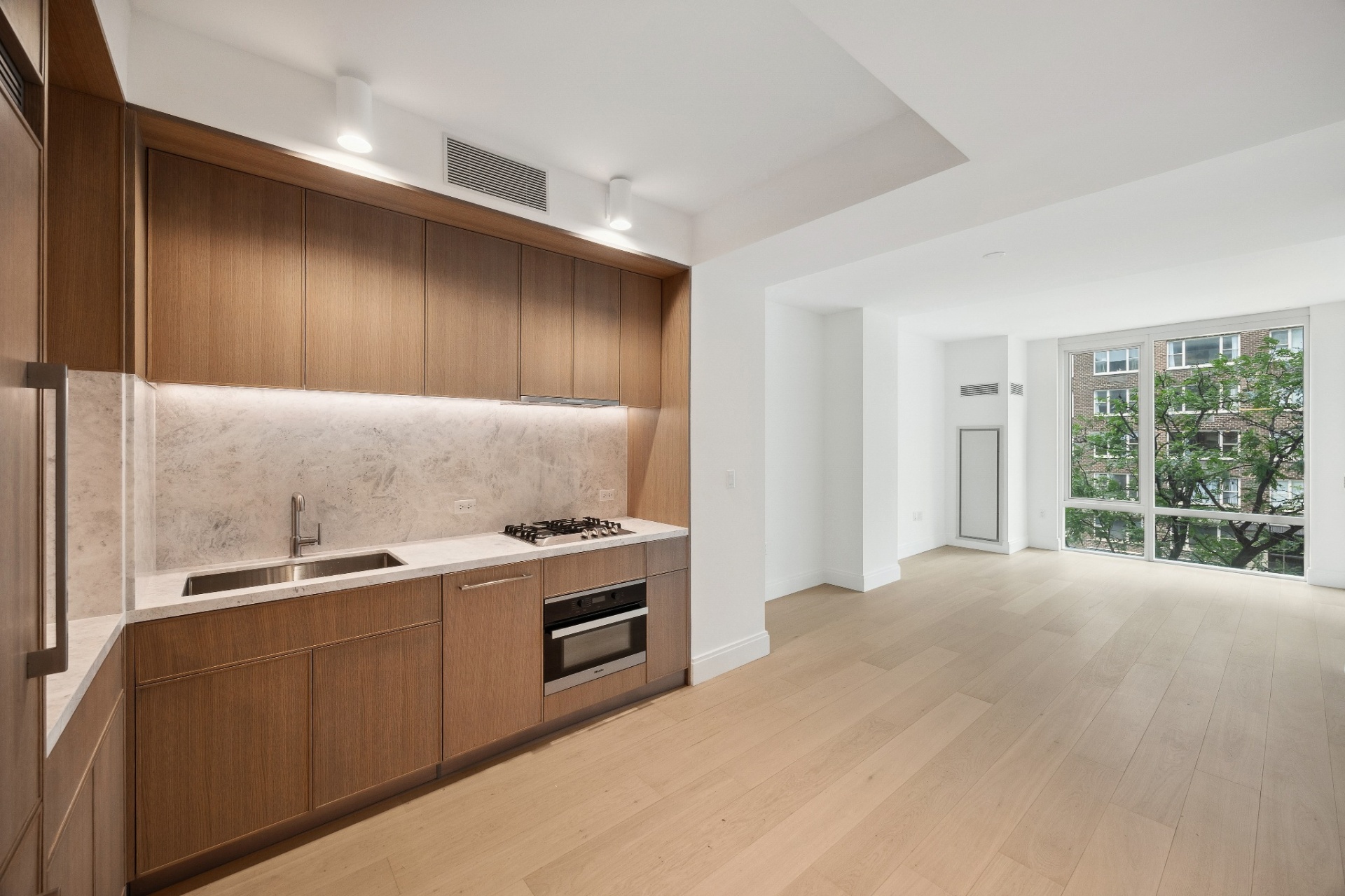 Residence 5G at 501 Third Avenue — open living and kitchen with skyline view